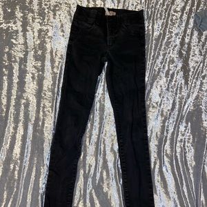 Black skinny jegging